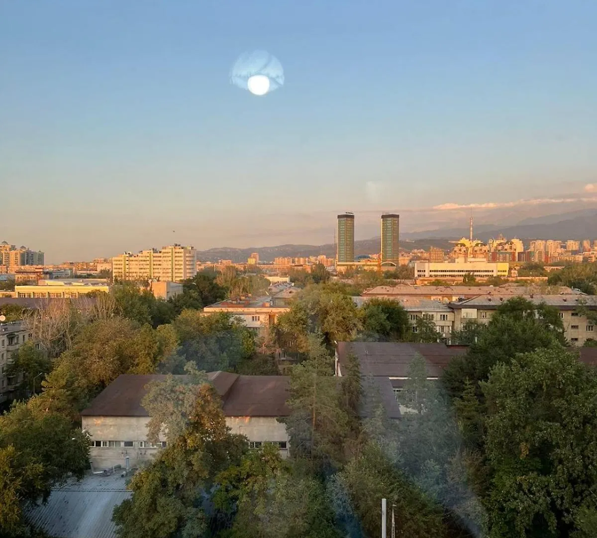 Квартира На Ауэзова-Мынбаева Рядом Со Станцией Метро, От 2Х Ночей Almaty